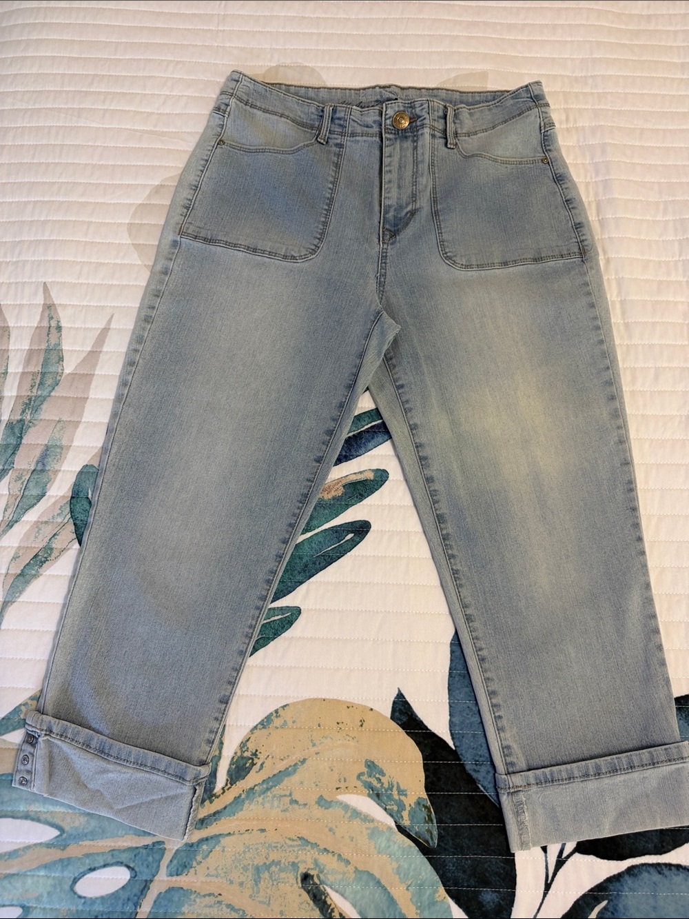 Gloria Vanderbilt Light Wash Cropped Cuffed Jeans